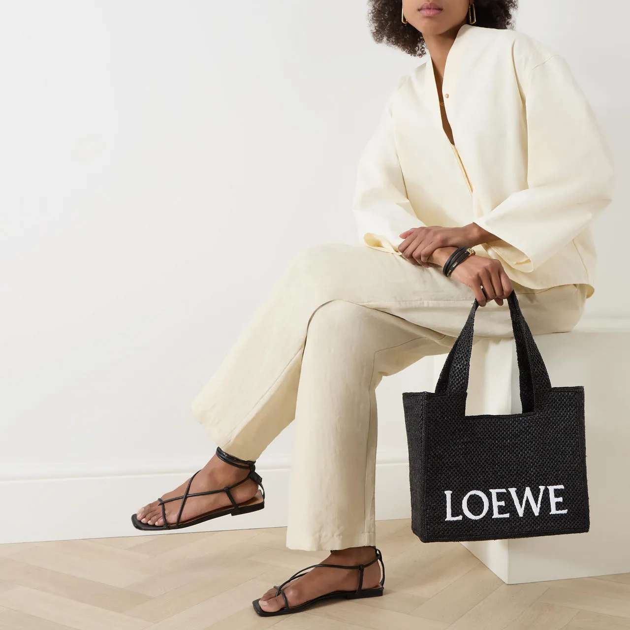 LOEWE PAULAS IBIZA 2024 Logo Font Medium Raffia Tote - Black