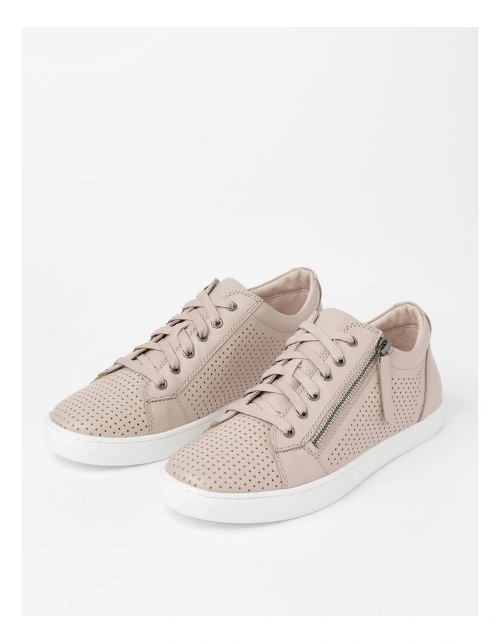 Ziggy Leather Sneaker in Putty